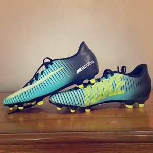 Women’s Nike soccer cleats sz 7